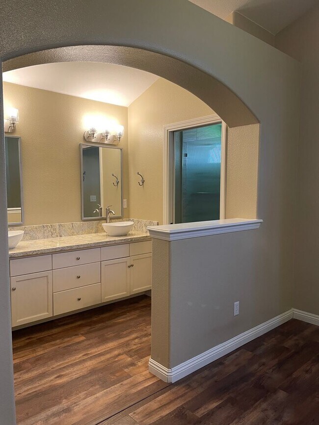 Building Photo - Wonderful home located in the Dominion Com...