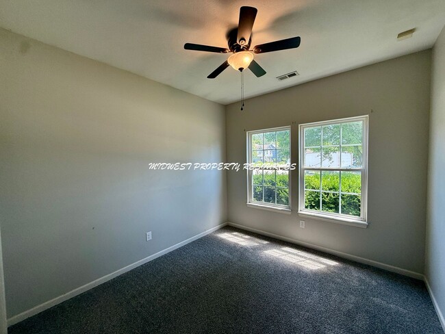 Building Photo - Beautiful 3 Bed, 2 Bath Ranch Home with Fireplace & Fenced Yard in Grandview!