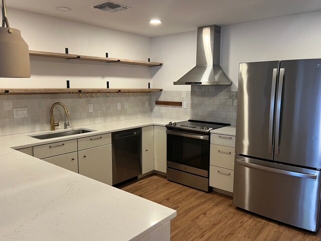 Building Photo - 402 E Las Palmaritas Dr