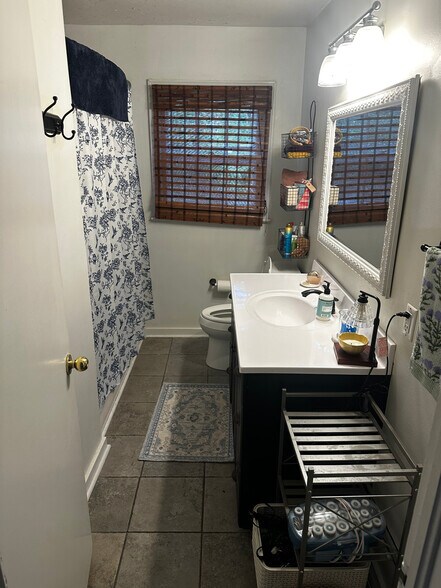 Building Photo - 1334 Columbia Dr