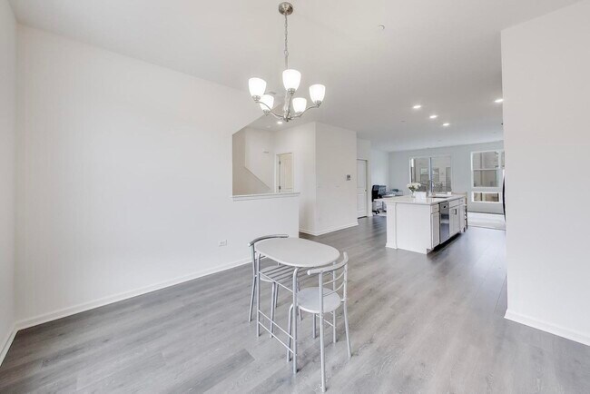 Building Photo - 2251 Venture Dr