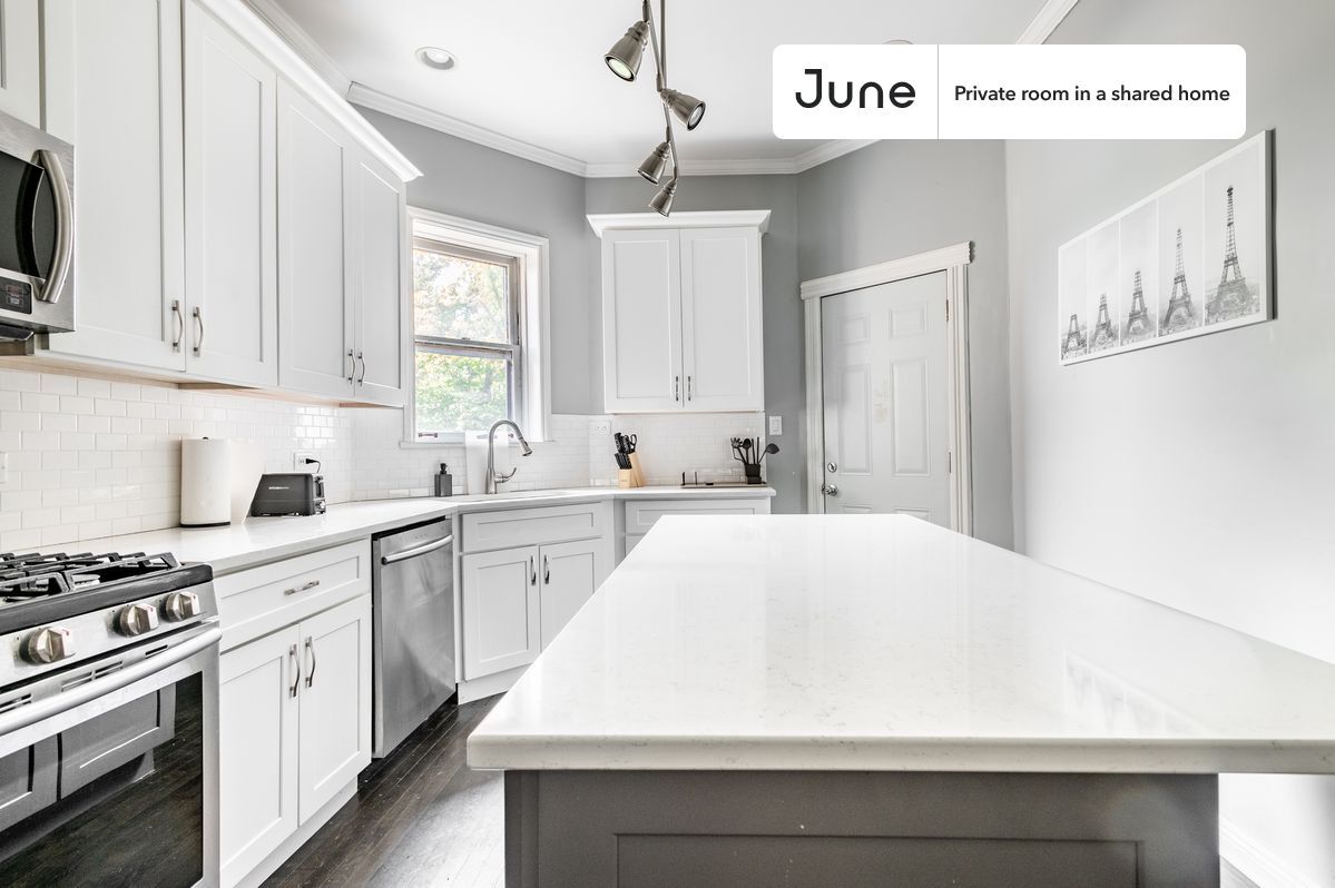 Building Photo - Room in Shared 3 bed/1 bath home