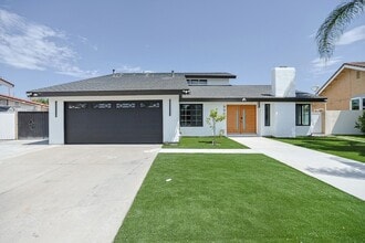Building Photo - Luxury Fully Remodeled 4 Bed + 1 den / 4 Bath Home Near Mile Square Park – Approx. 2,500 Sq. Ft.