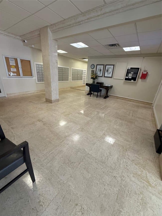 Building Photo - 305 N Pompano Beach Blvd