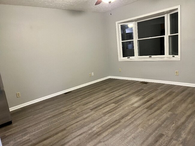 Building Photo - 4528 Edgewater Dr