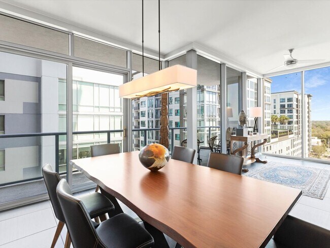 Building Photo - Large Corner Unit at STAR TOWER!