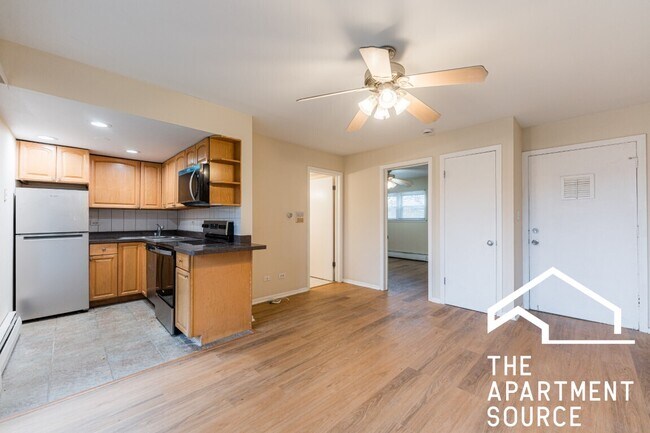 Building Photo - 6151 W Thorndale Ave