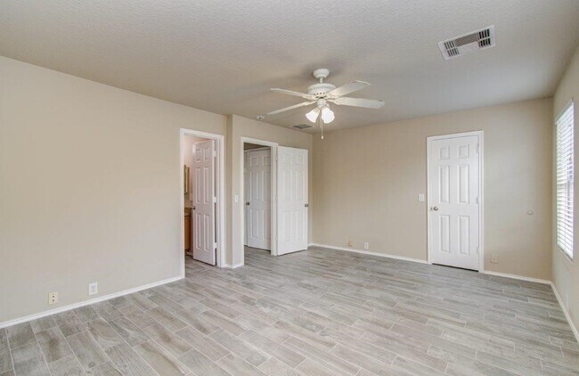 Building Photo - 6131 Scotchwood Dr