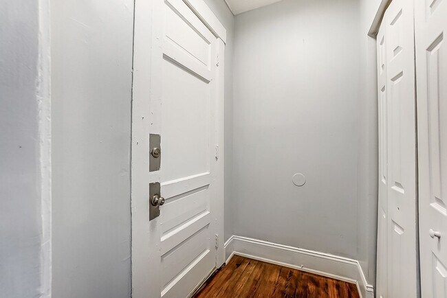 Building Photo - Four Bedroom Available in Dayton!