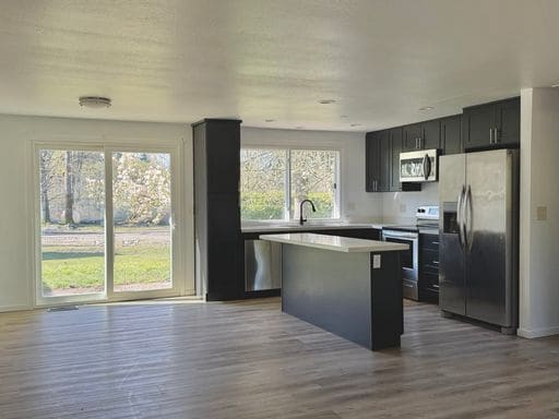 Building Photo - Charming 4BR Home with Huge Yard - W/D and Garage