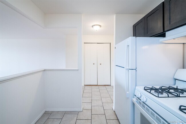 Building Photo - 125 Lake St