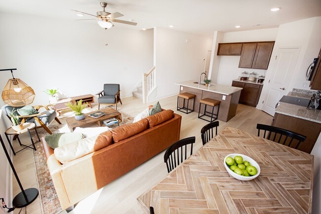 Building Photo - Modern 3-Bed, 2.5-Bath Townhome — ONE MONTH FREE RENT!