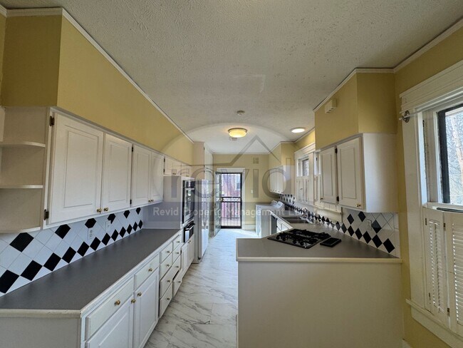 Building Photo - MALLORY 255