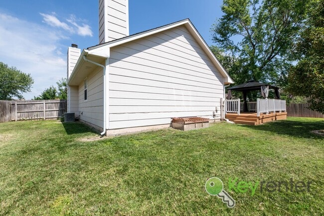 Building Photo - 3 Bedroom | 3 Bathroom - Ready to Entertai...