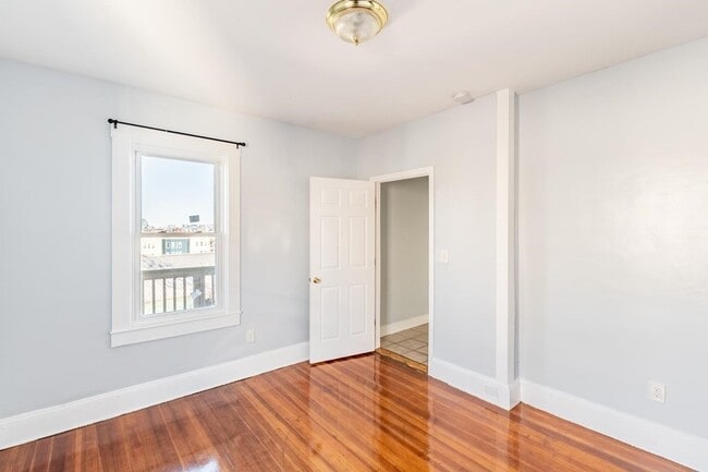 Building Photo - 15 Groom St