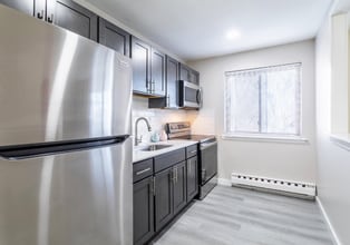 Building Photo - 311-313 N Sycamore Ave