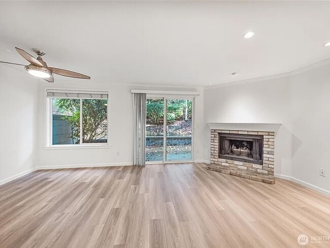 Building Photo - Modern First-Floor 1BR Condo | Near Totem Lake, Juanita Beach & Major Tech Employers