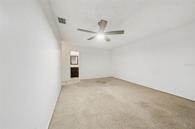 Building Photo - 5033 Loyola Ln