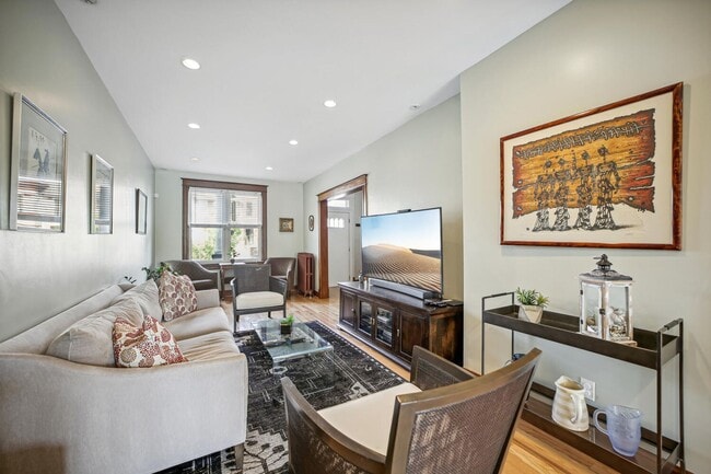 Building Photo - Modern Rowhome with Private Parking Pad! AVAILABLE NOW!