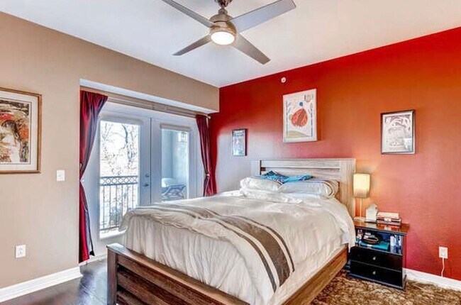 Building Photo - Stunning “Treehouse” Top-Floor Condo – 2 Bed / 2 Bath | One Block from City Park