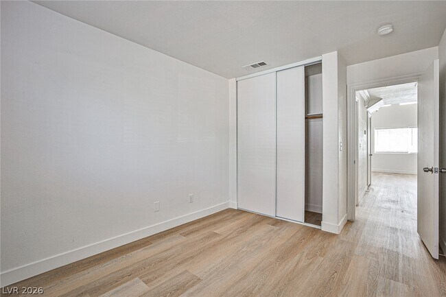 Building Photo - 5238 Souvenir Ln