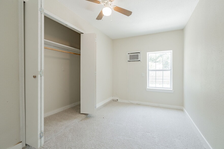 Building Photo - 3733 Magnolia Dr