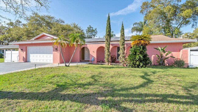 Building Photo - Luxurious FURNISHED 4BR/3BA Pool Home with...