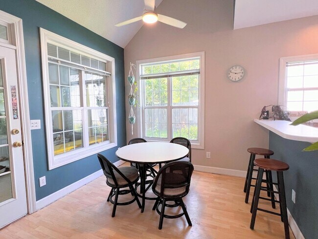 Building Photo - 1721 Fox Ridge Ct