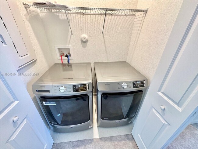 Building Photo - 261 SW 159th Way