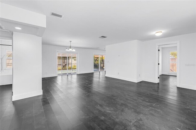 Building Photo - 3216 Pine Haven Dr