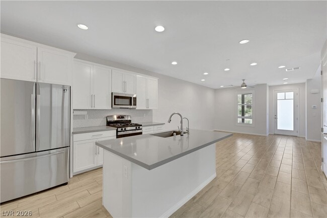 Building Photo - 11696 Redwood Mountain Ave