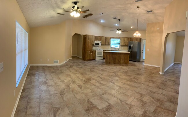 Building Photo - 725 Archie Summers Rd
