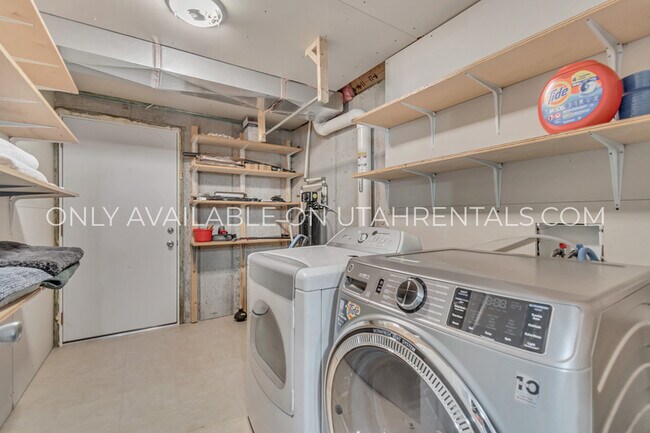 Building Photo - 232 W 200 N
