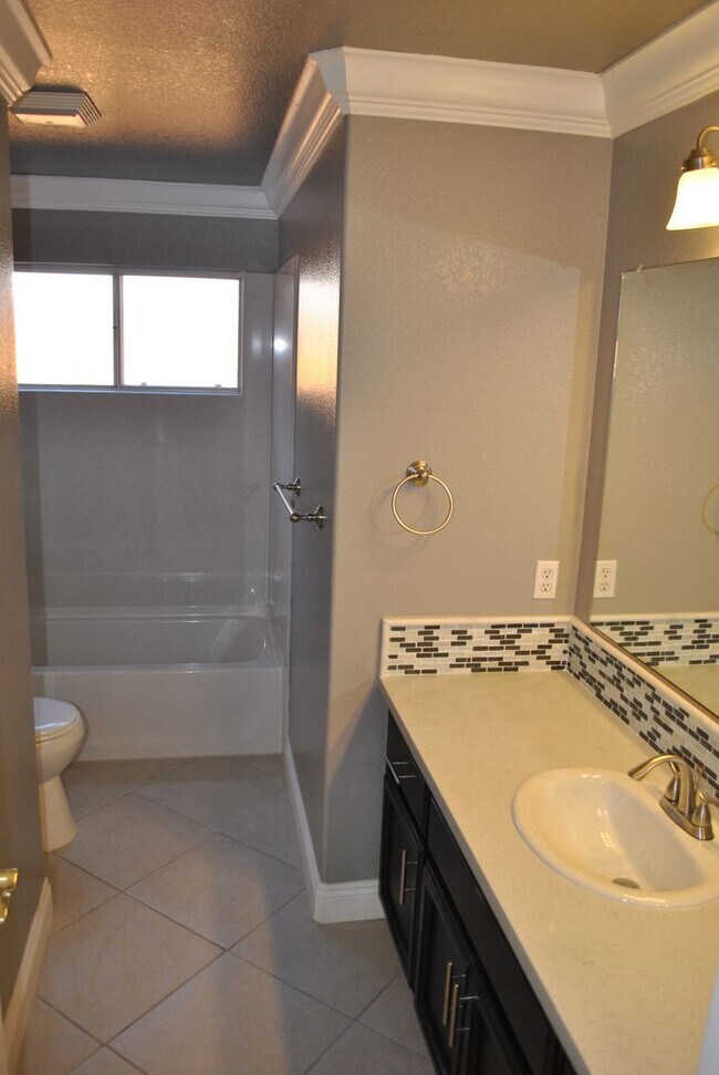 Building Photo - 4050 Tilden Dr