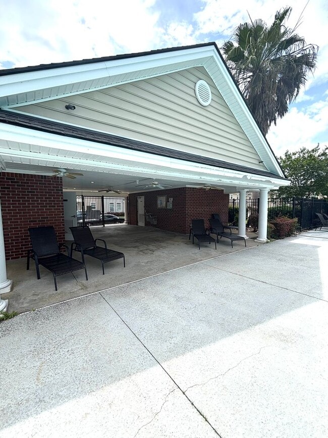 Building Photo - **MANAGERS SPECIAL 250 OFF FIRST MONTH REN...