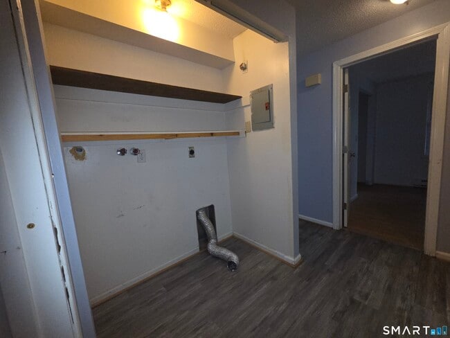 Building Photo - 883 Rubber Ave