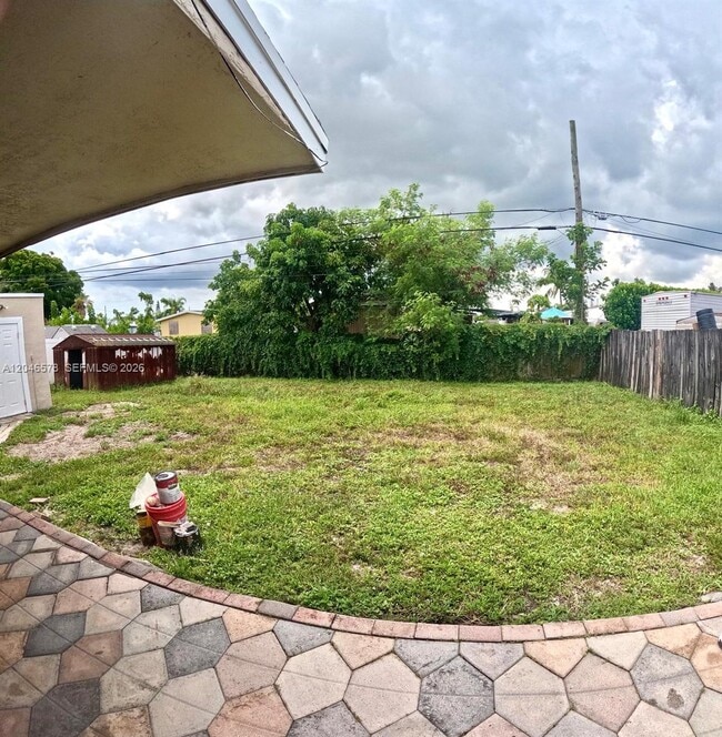 Building Photo - 5720 SW 38th Ct
