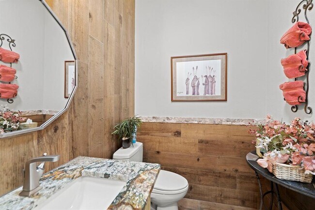 Building Photo - 121 Vinca Dr