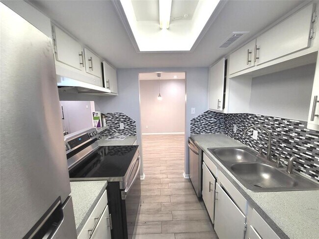 Building Photo - 14333 Memorial Dr