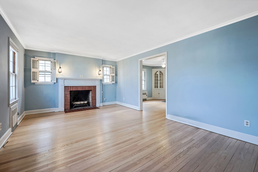 Building Photo - 11 Acadia St