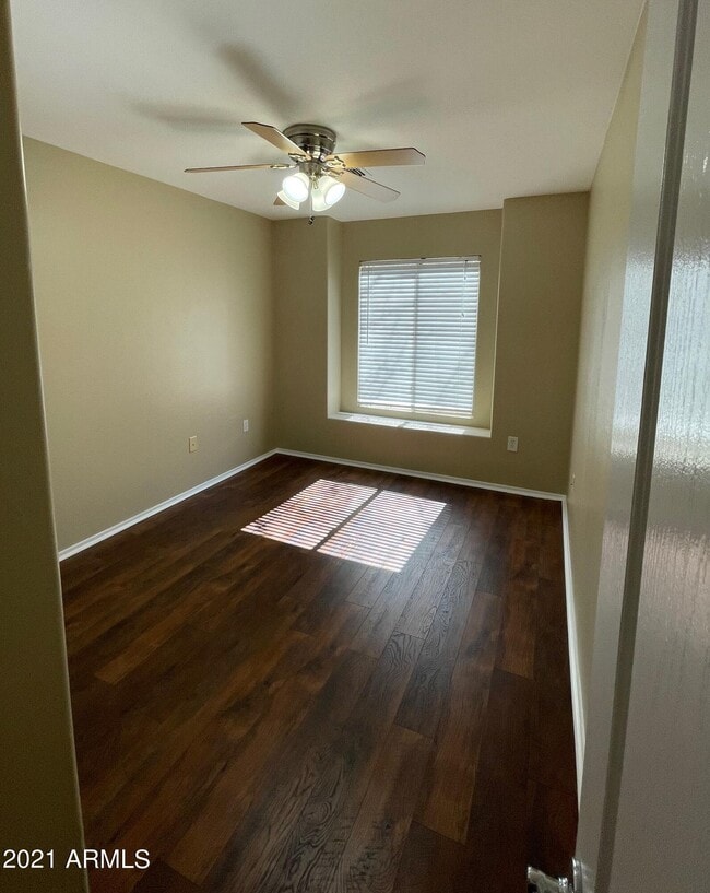 Building Photo - 2250 E Deer Valley Dr