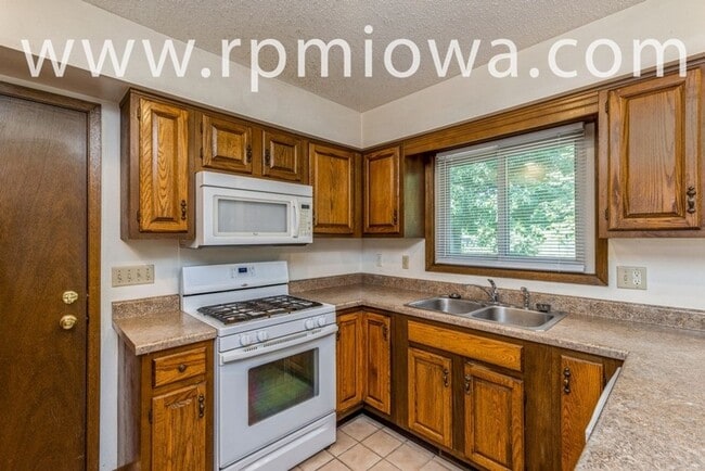 Building Photo - SHORT TERM LEASE!!  4 Bedroom, 2 Bath Home In Ames