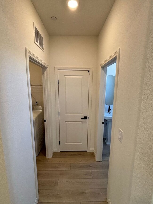 Building Photo - New Construction Beauty in Inspirada with 3 Bed 2.5 Bath, Loft & Open Layout