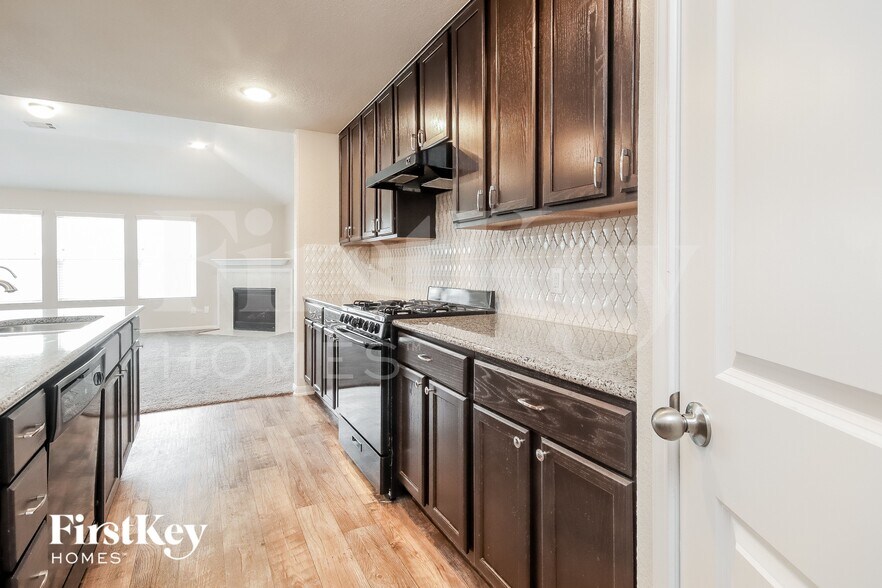 Building Photo - 1023 Ranch Oak Dr