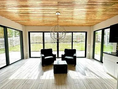 Building Photo - Luxury Updated Pool-Style Retreat on Quiet Cul-de-Sac