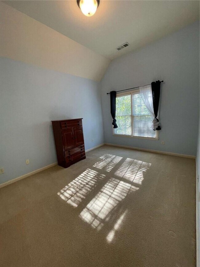 Building Photo - 1378 Greencrest Ct SW
