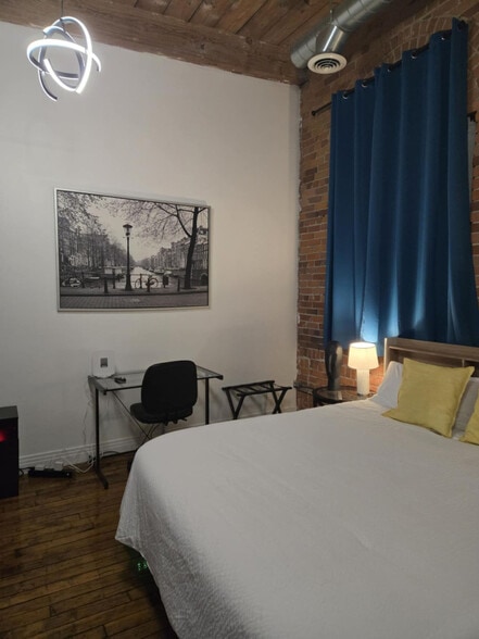 Building Photo - 227 Iron St