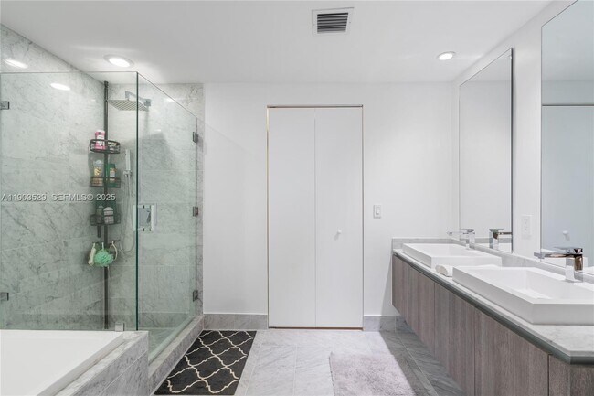 Building Photo - 801 S Miami Ave