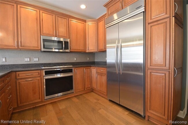 Building Photo - 42965 River Bend Dr