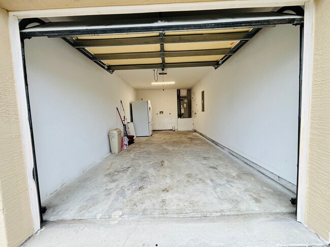 Building Photo - 492 Del Monte Rd